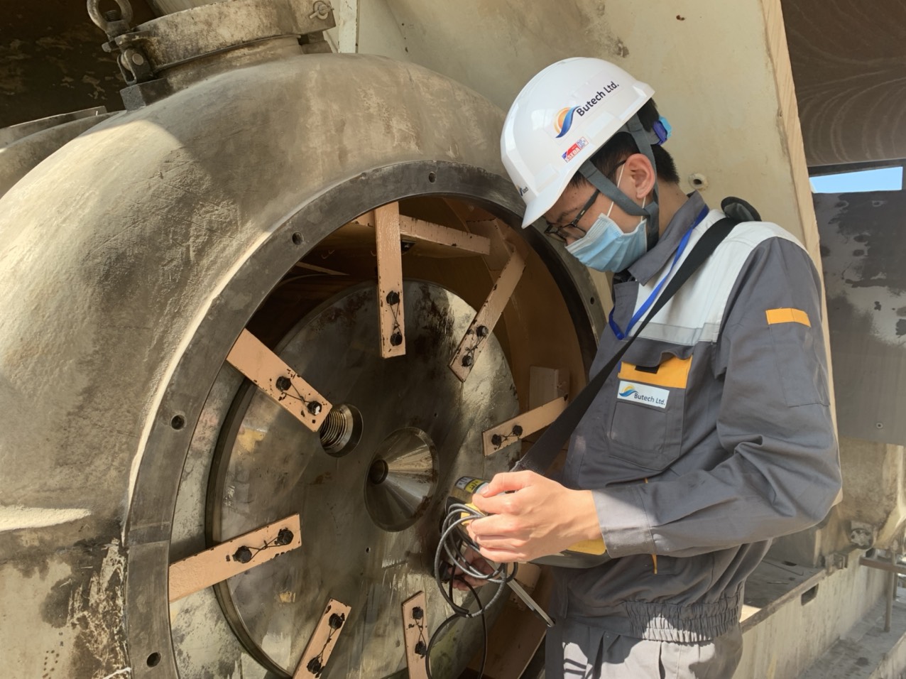 BUTECH cung cấp dịch vụ siêu âm (PAUT) cho các trục con lăn đỡ nhà máy xi măng